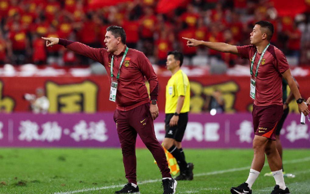 曝U22主帅曾被中国足球搞崩溃：抱着邵佳一痛哭 随后放下心中执念